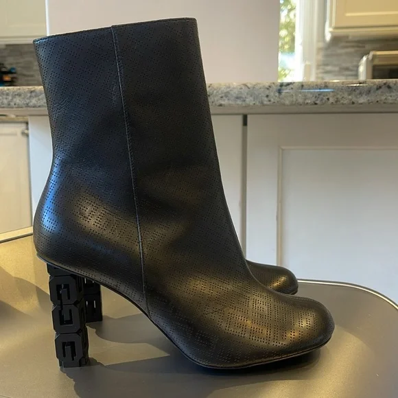 NIB GIVENCHY G CUBE BLACK ANKLE BOOTS. 39 - Picture 4 of 11